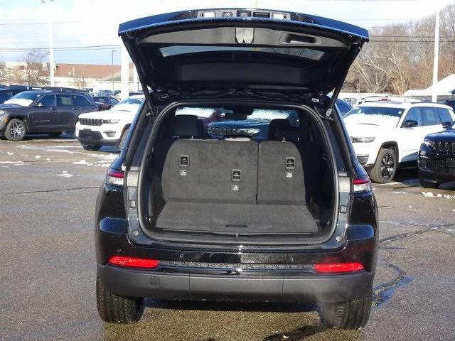 new 2025 Jeep Grand Cherokee car, priced at $50,960