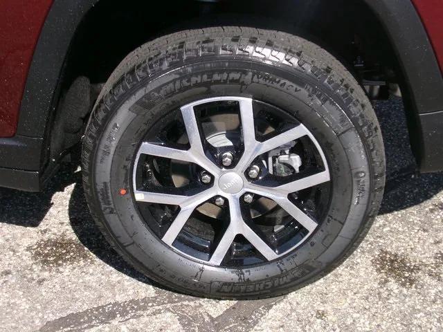 new 2025 Jeep Grand Cherokee car, priced at $42,381