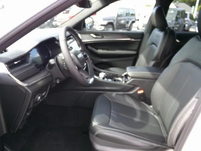 new 2025 Jeep Grand Cherokee car, priced at $54,740