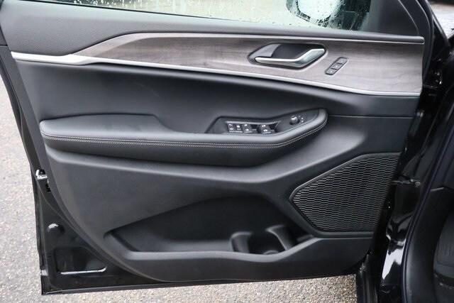 new 2025 Jeep Grand Cherokee car, priced at $50,910