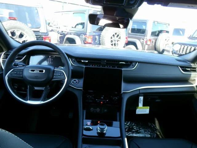 new 2025 Jeep Grand Cherokee car, priced at $45,970