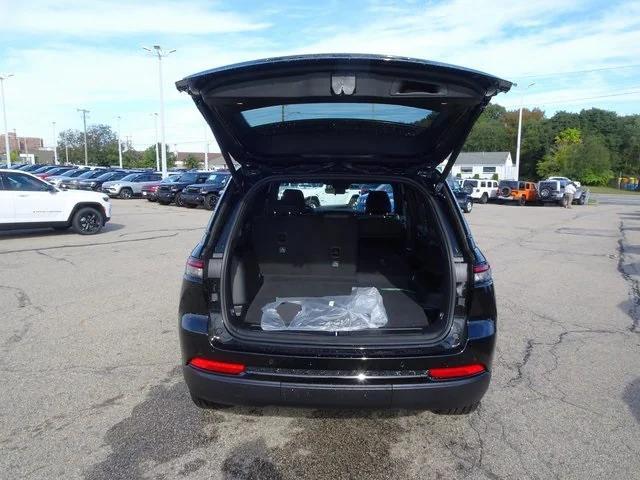 new 2025 Jeep Grand Cherokee car, priced at $48,035