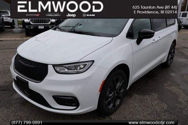 new 2026 Chrysler Pacifica car, priced at $48,285