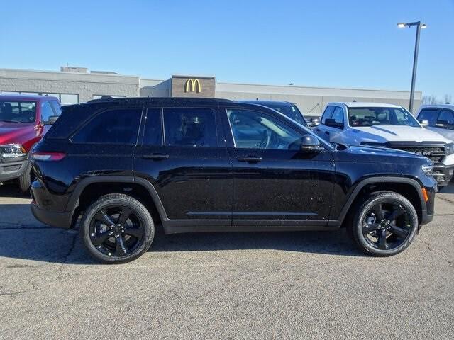 new 2025 Jeep Grand Cherokee car, priced at $48,035