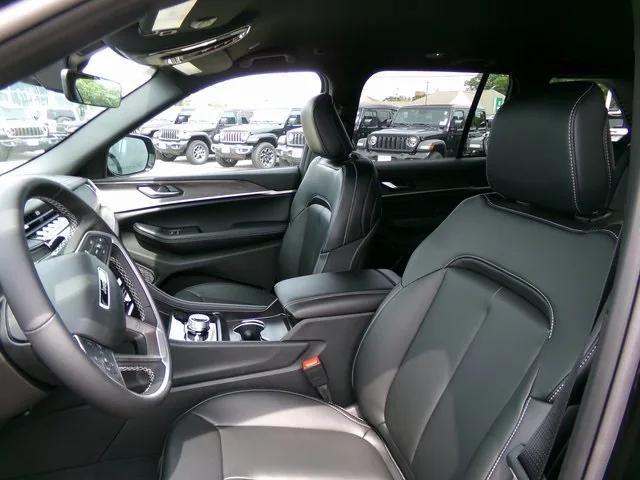 new 2025 Jeep Grand Cherokee car, priced at $45,970