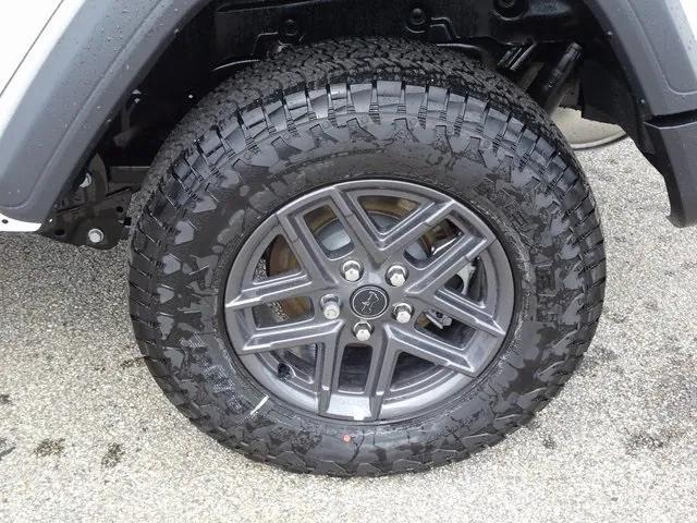 new 2025 Jeep Wrangler car, priced at $45,086