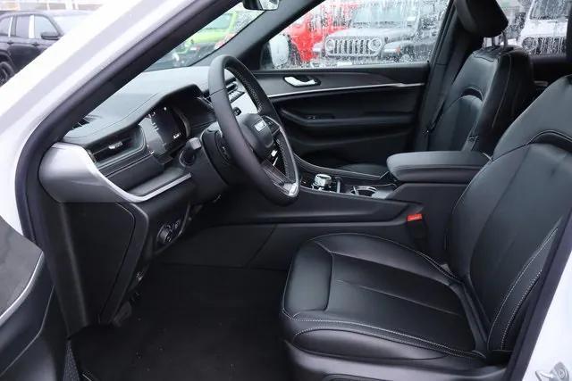 new 2025 Jeep Grand Cherokee car, priced at $42,150