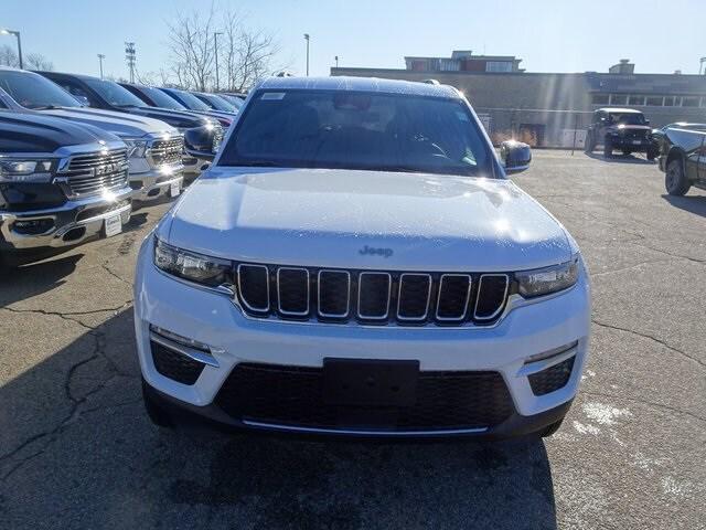 new 2025 Jeep Grand Cherokee car, priced at $42,200