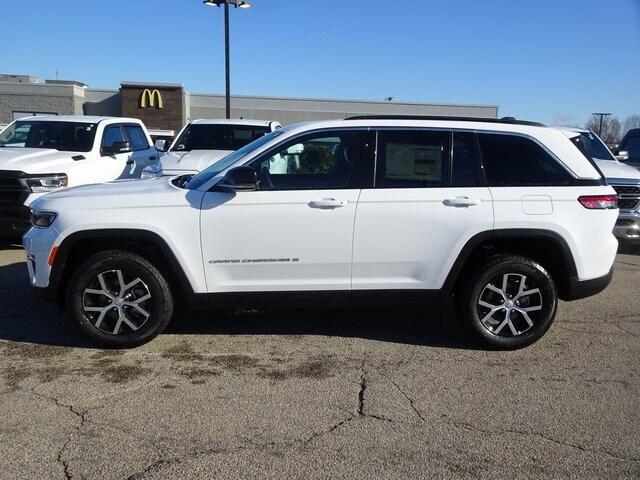 new 2025 Jeep Grand Cherokee car, priced at $42,200