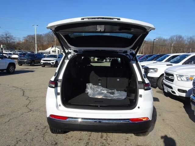 new 2025 Jeep Grand Cherokee car, priced at $42,200