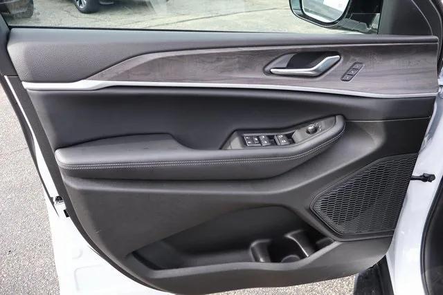 new 2025 Jeep Grand Cherokee car, priced at $48,265