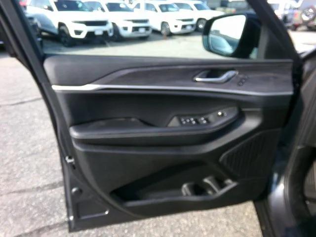 new 2025 Jeep Grand Cherokee car, priced at $51,310
