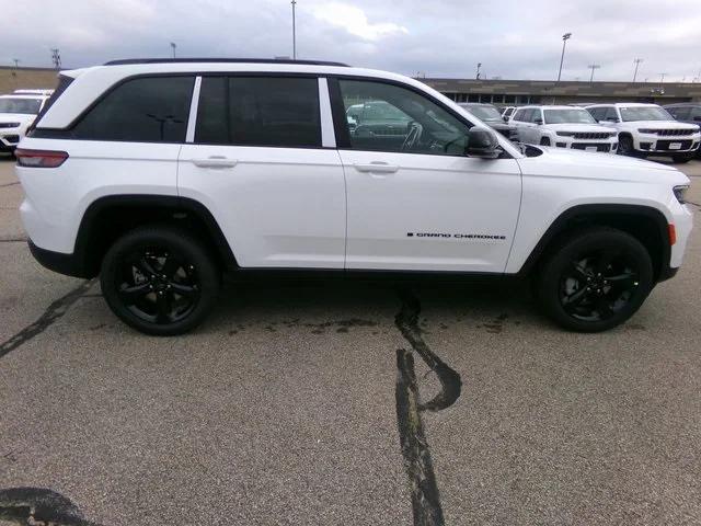 new 2025 Jeep Grand Cherokee car, priced at $45,375