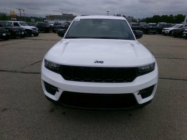 new 2025 Jeep Grand Cherokee car, priced at $45,375