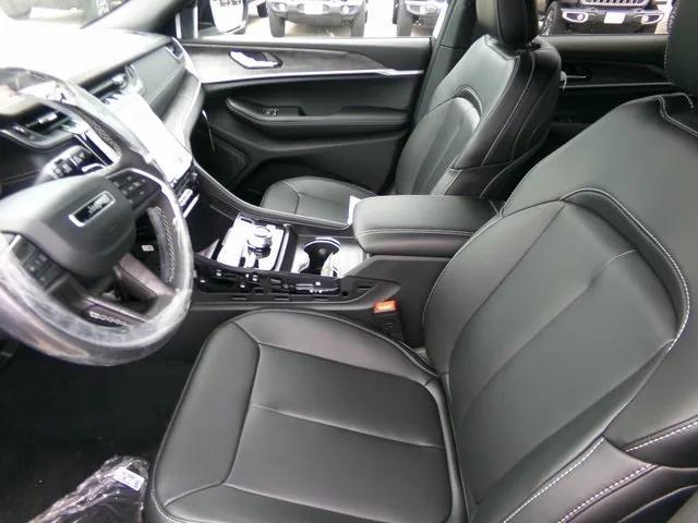 new 2025 Jeep Grand Cherokee car, priced at $45,375
