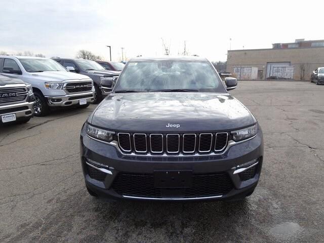 new 2025 Jeep Grand Cherokee car, priced at $42,795