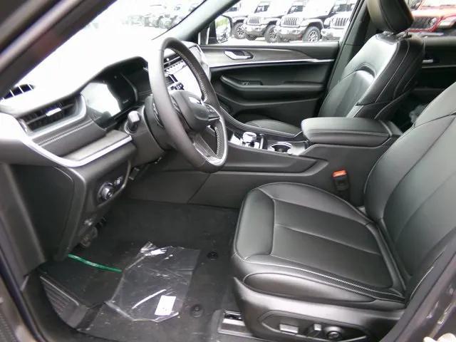 new 2025 Jeep Grand Cherokee L car, priced at $42,679