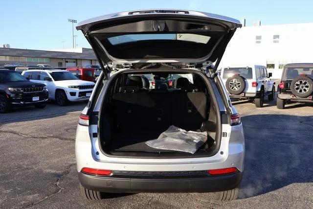 new 2025 Jeep Grand Cherokee car, priced at $45,970
