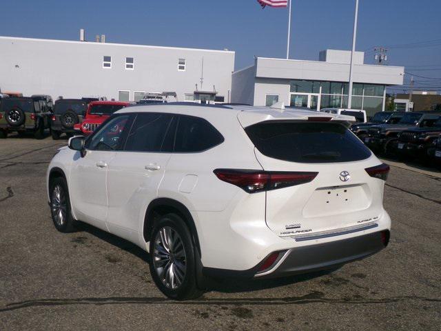 used 2021 Toyota Highlander car, priced at $36,495