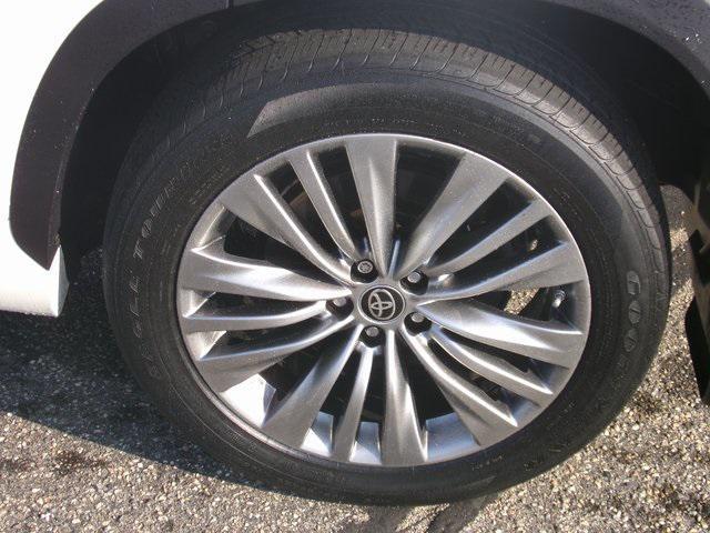 used 2021 Toyota Highlander car, priced at $36,495