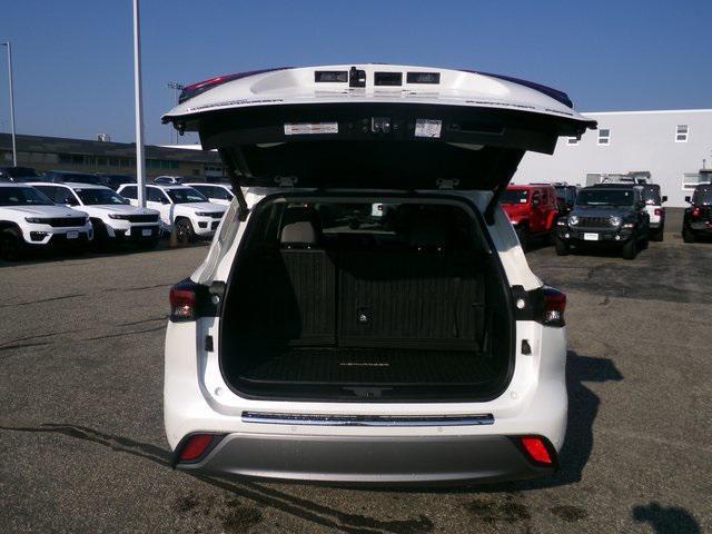 used 2021 Toyota Highlander car, priced at $36,495