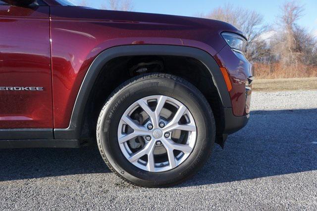 used 2022 Jeep Grand Cherokee car, priced at $33,950