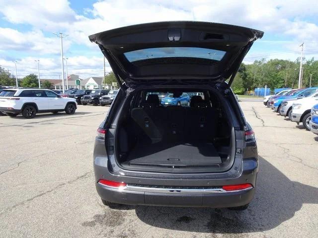 new 2025 Jeep Grand Cherokee car, priced at $39,470