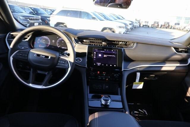 new 2025 Jeep Grand Cherokee car, priced at $43,980