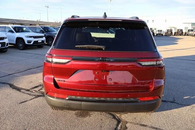 new 2025 Jeep Grand Cherokee car, priced at $43,980