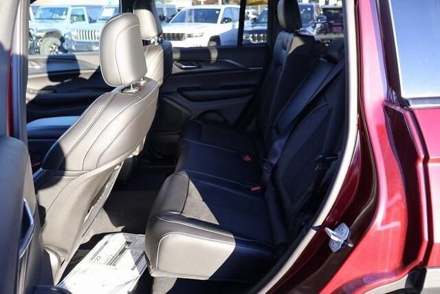 new 2025 Jeep Grand Cherokee car, priced at $43,980