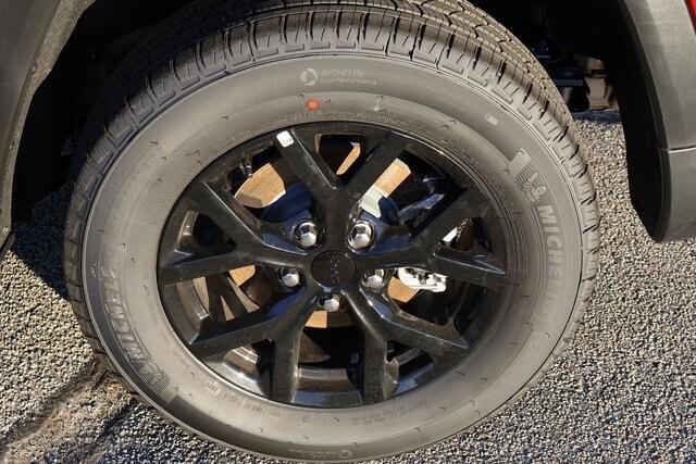 new 2025 Jeep Grand Cherokee car, priced at $43,980