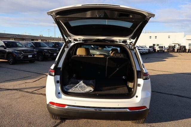 new 2025 Jeep Grand Cherokee car, priced at $44,150