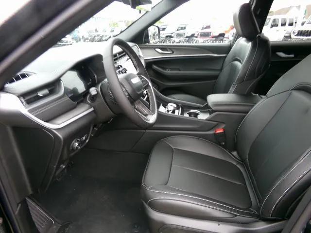 new 2025 Jeep Grand Cherokee car, priced at $45,896