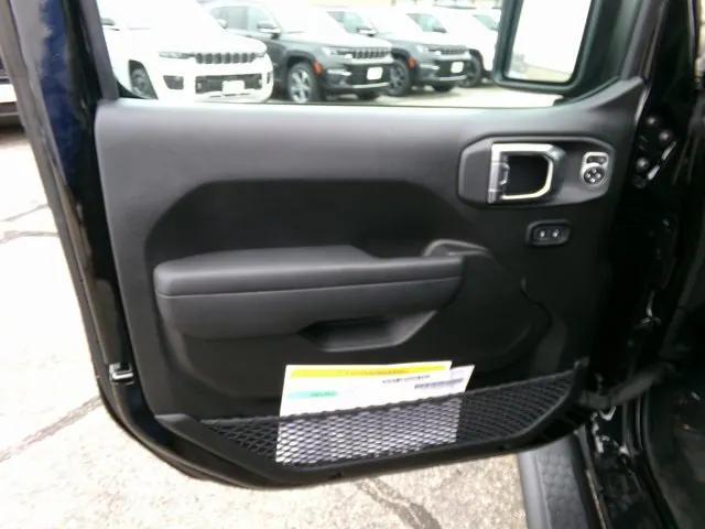 new 2025 Jeep Wrangler car, priced at $48,270