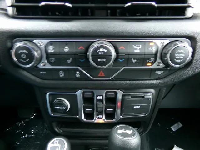 new 2025 Jeep Wrangler car, priced at $48,270