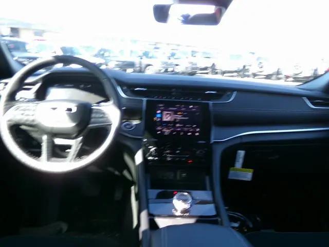 new 2025 Jeep Grand Cherokee car, priced at $40,710