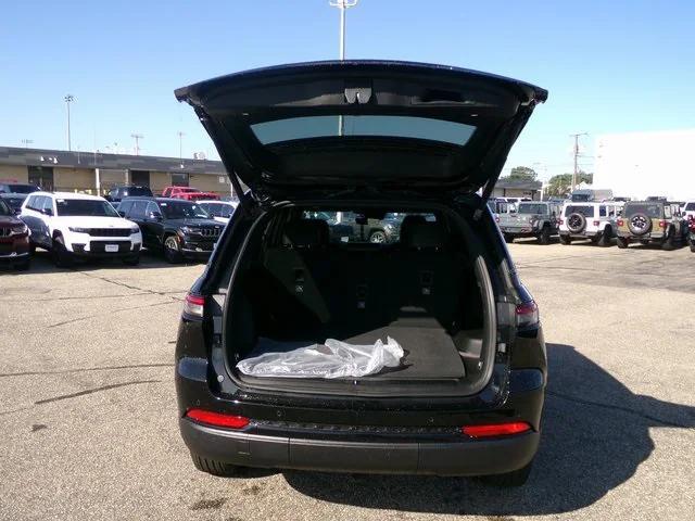 new 2025 Jeep Grand Cherokee car, priced at $40,710