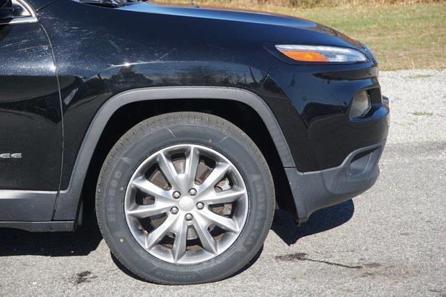 used 2018 Jeep Cherokee car, priced at $17,625