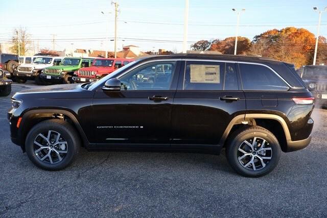 new 2025 Jeep Grand Cherokee car, priced at $42,745