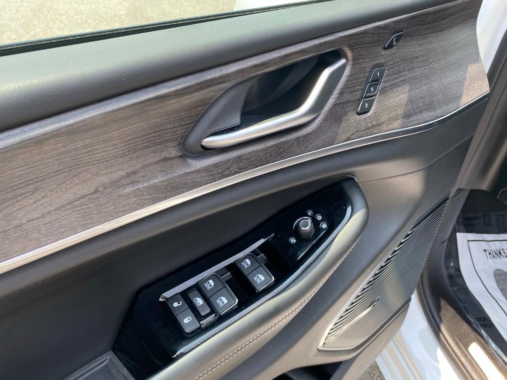 used 2023 Jeep Grand Cherokee car, priced at $40,125