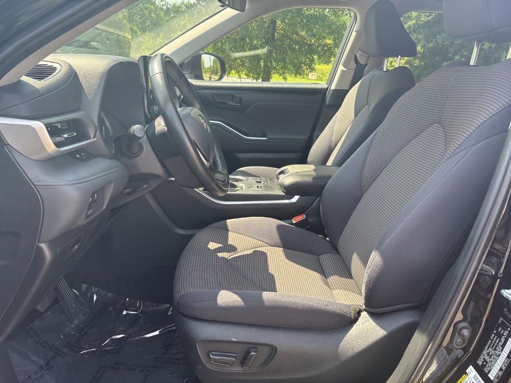 used 2023 Toyota Highlander car, priced at $31,100