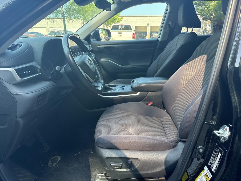 used 2023 Toyota Highlander car, priced at $32,650