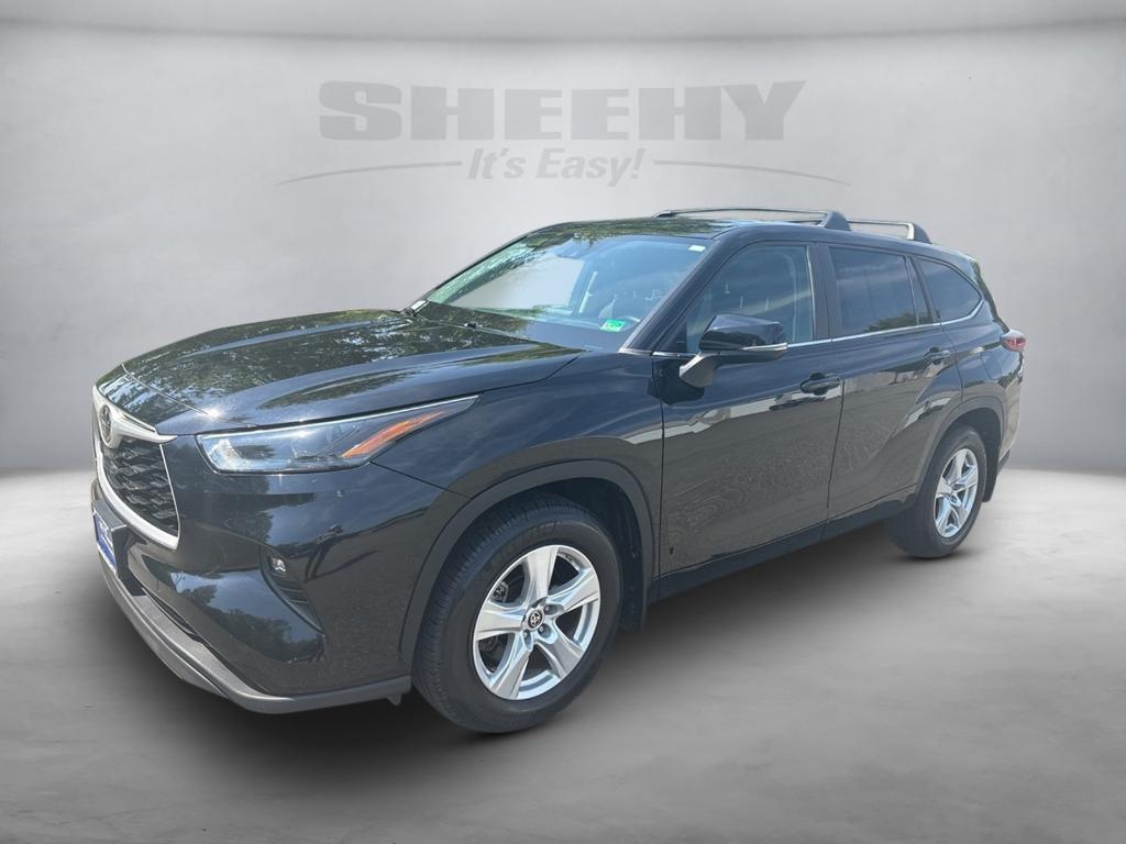 used 2023 Toyota Highlander car, priced at $31,100