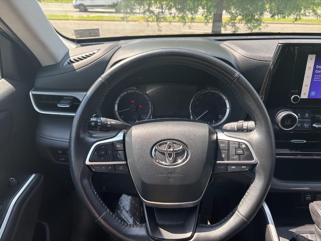 used 2023 Toyota Highlander car, priced at $31,100