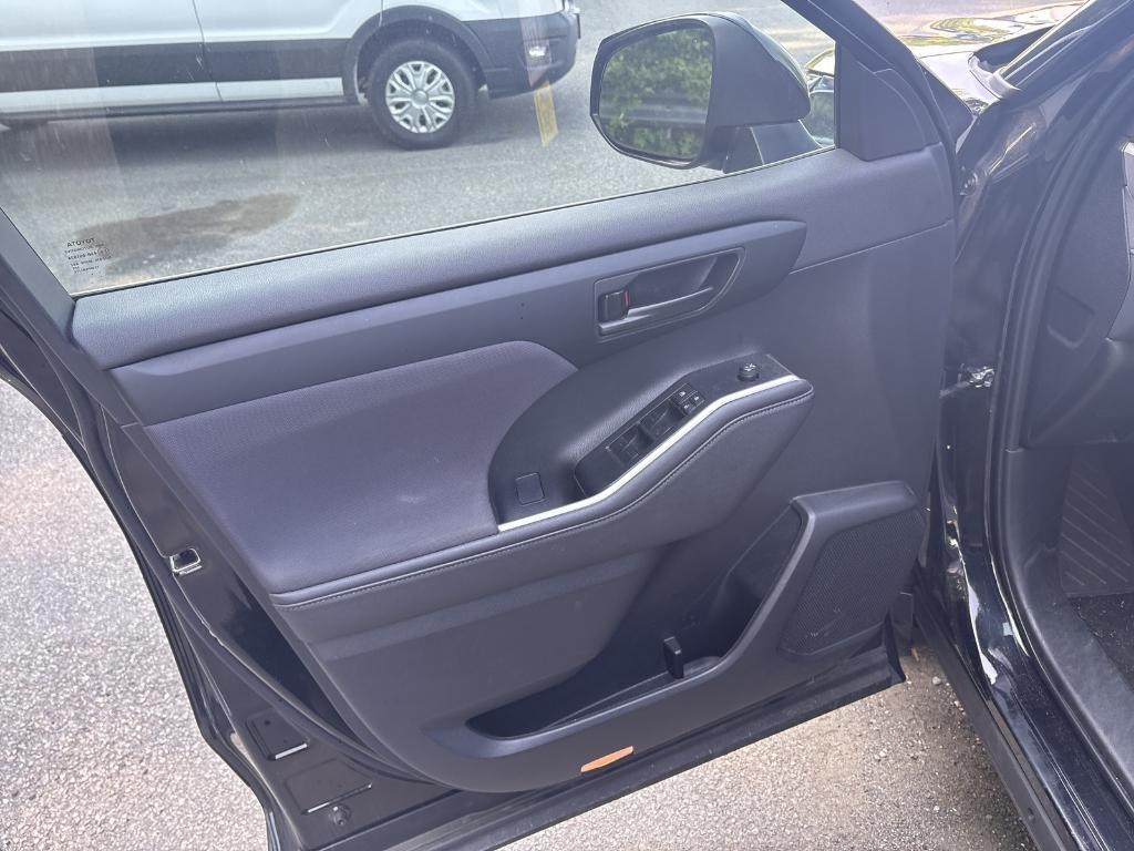 used 2023 Toyota Highlander car, priced at $32,650