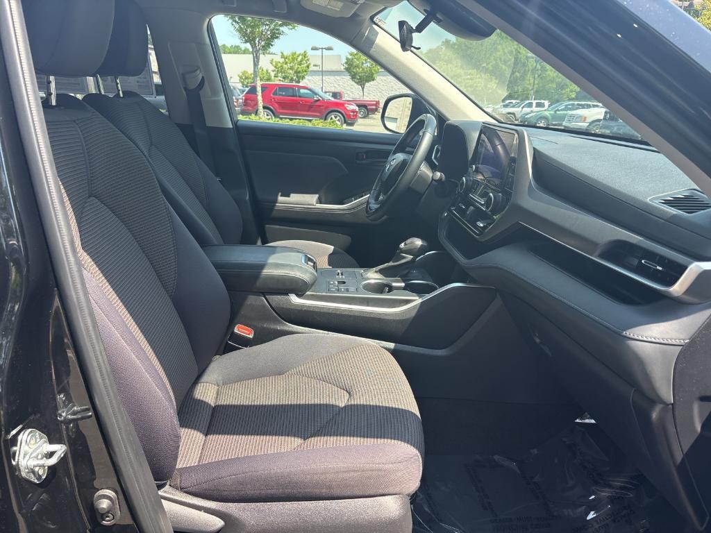 used 2023 Toyota Highlander car, priced at $31,100