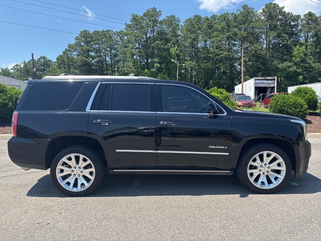 used 2019 GMC Yukon car, priced at $35,621
