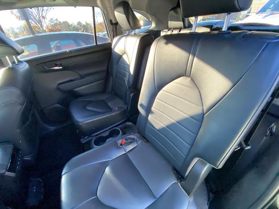 used 2022 Toyota Highlander car, priced at $32,800