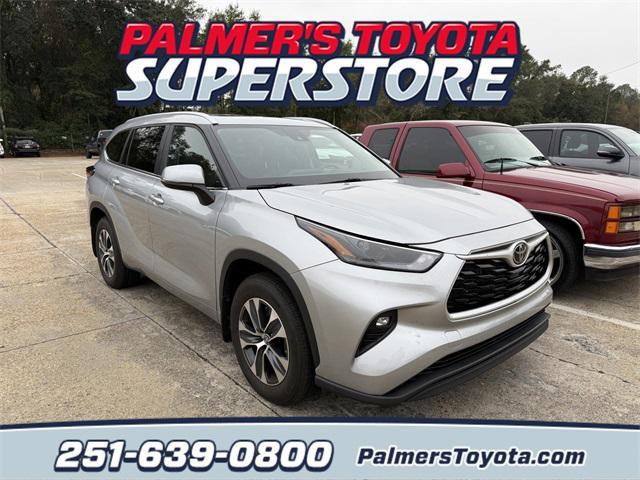 used 2024 Toyota Highlander car, priced at $43,987