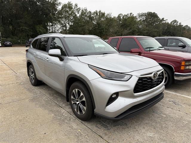 used 2024 Toyota Highlander car, priced at $43,987